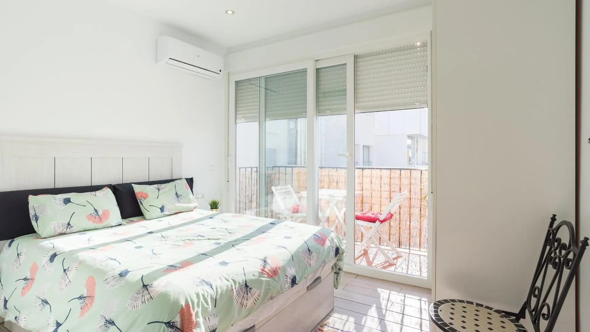 Sea View Apartment W/ 2 Rooms, Beach: 1 Minute Торремолинос